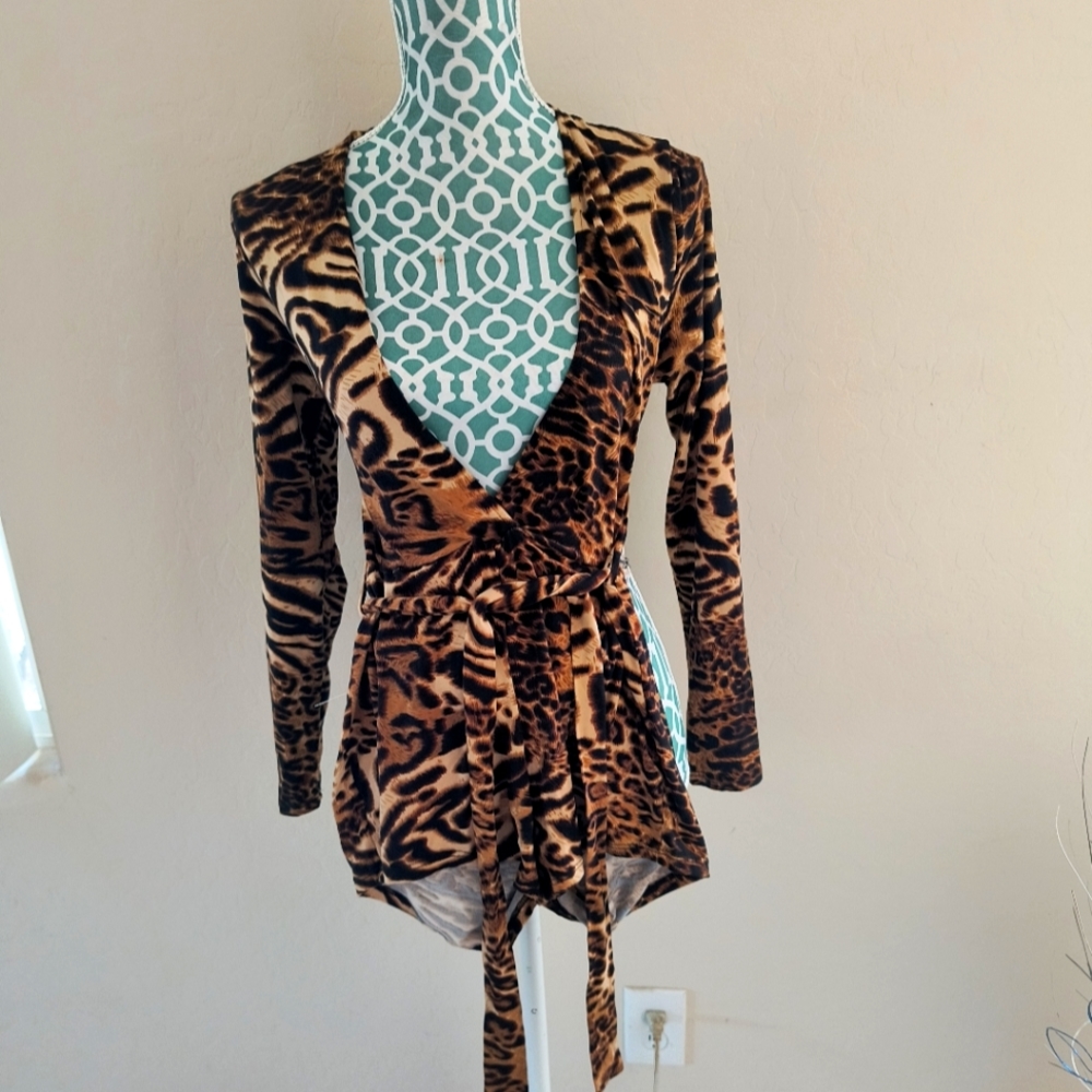 HOTTIE store Tiger print romper / shorts with tie belt.  Large.